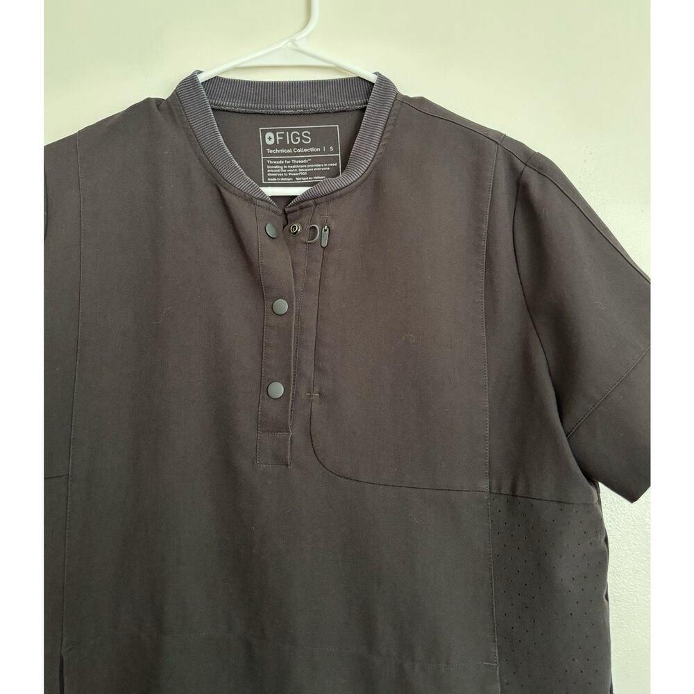 Black Figs Gidya Relaxed Henley Scrub Top S - Picture 2 of 5